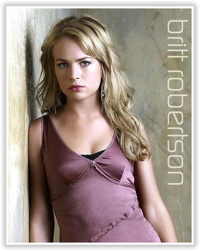  Britt Robertson 4 