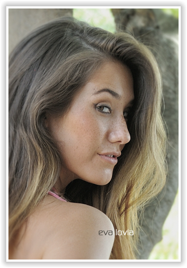  Eva Lovia 1 