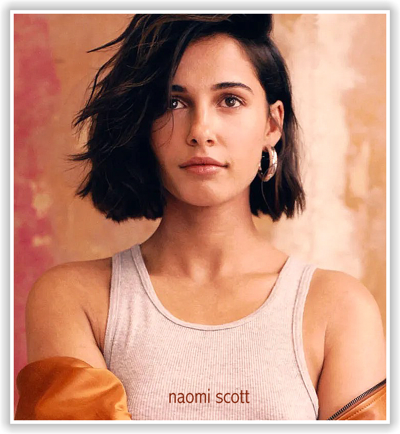  Naomi Scott 2 